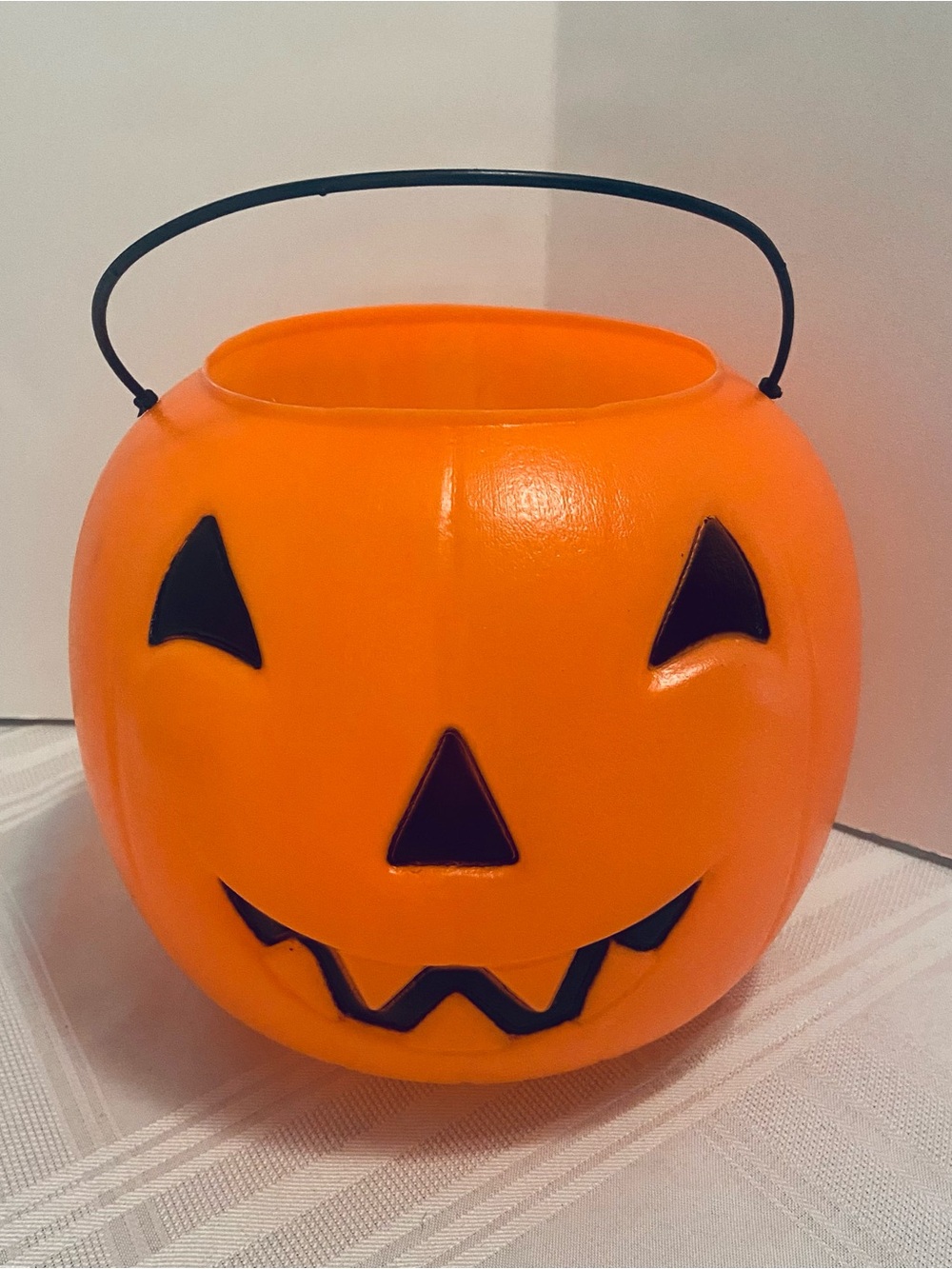 HALLOWEEN Blow Mold Candy Bucket with Black Handle